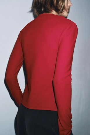 Футболка из крепа с воротником-стойкой- Заказать в России