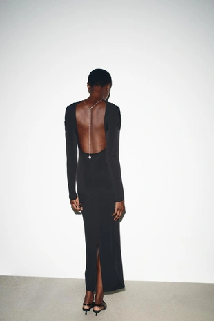 Платье миди со сборками и украшением на спине- Заказать в России