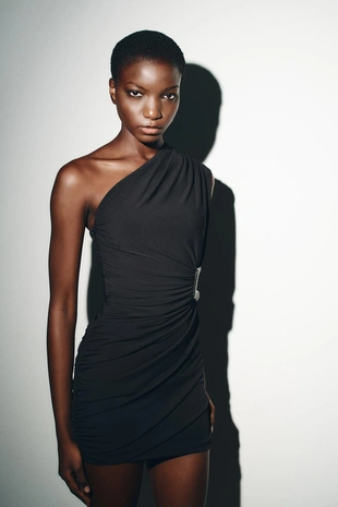 Короткое платье со сборками и блеском- Заказать в России