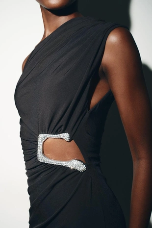 Короткое платье со сборками и блеском- Заказать в России