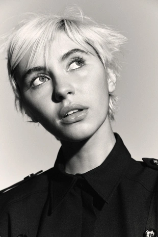 Короткое платье с подплечниками и воланами- Заказать в России