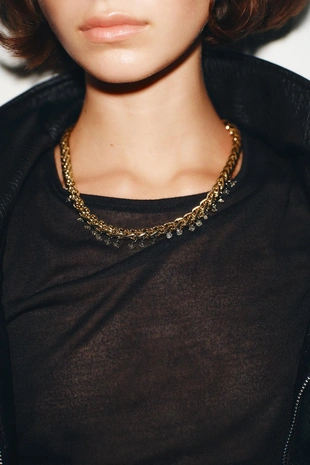 Ожерелье с контрастными звеньями и подвесками- Заказать в России