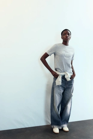 Футболка с блестящим текстом- Заказать в России