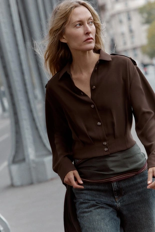 Рубашка с хлястиками на плечах- Заказать в России