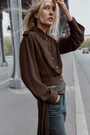 Рубашка с хлястиками на плечах- Заказать в России