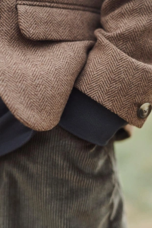 Эксклюзивный пиджак из рыбьего кости с шерстью и налокотниками- Заказать в России