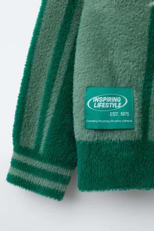 Свитер поло из ворсистого трикотажа с текстом- Заказать в России