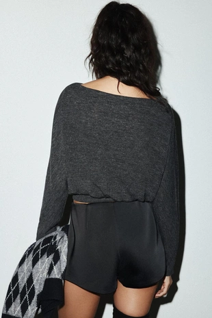 Мягкий свитер с длинными рукавами