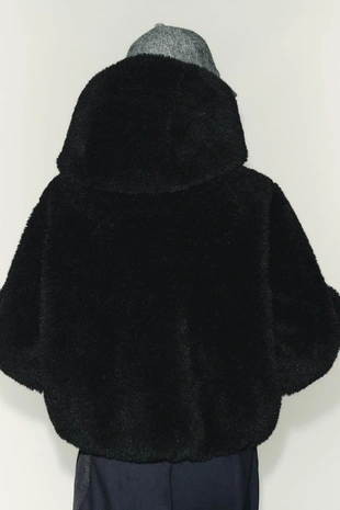 Бомбер из меха с капюшоном и термоизоляцией- Заказать в России