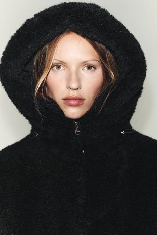 Бомбер из меха с капюшоном и термоизоляцией- Заказать в России