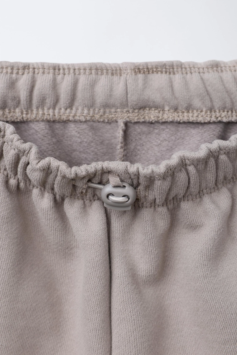 Мягкие джоггеры с ярлыком