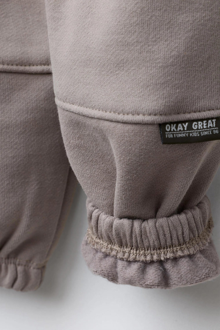 Мягкие джоггеры с ярлыком