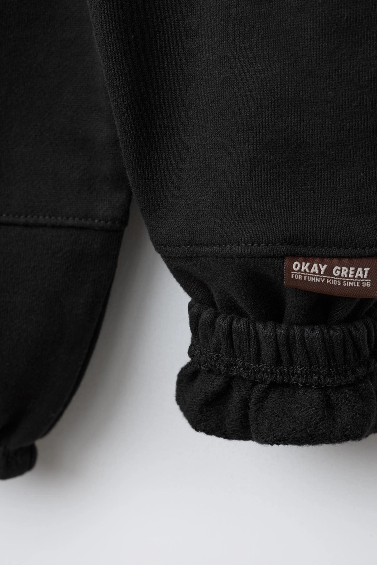 Мягкие джоггеры с этикеткой