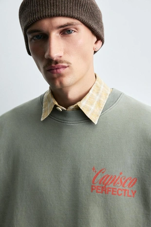 Толстовка с эффектом потертости и надписями- Заказать в России