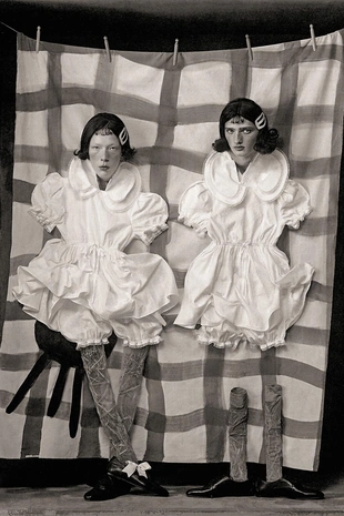 Комбинезон-платье с воротником питер пэн и узором из сетки- Заказать в России