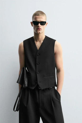 Жилет из рельефной ткани с карманами- Заказать в России