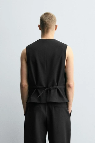 Жилет из рельефной ткани с карманами- Заказать в России