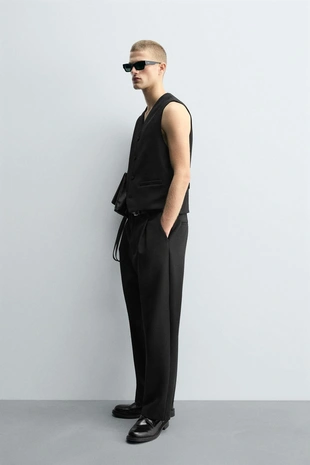 Жилет из рельефной ткани с карманами- Заказать в России