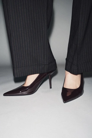 Туфли на каблуке с боковыми вырезами- Заказать в России