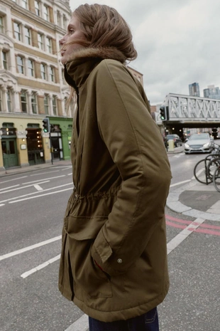 Стеганая парка с внутренней отделкой под мех- Заказать в России