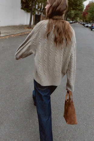 Мягкий свитер с узором «косы»- Заказать в России