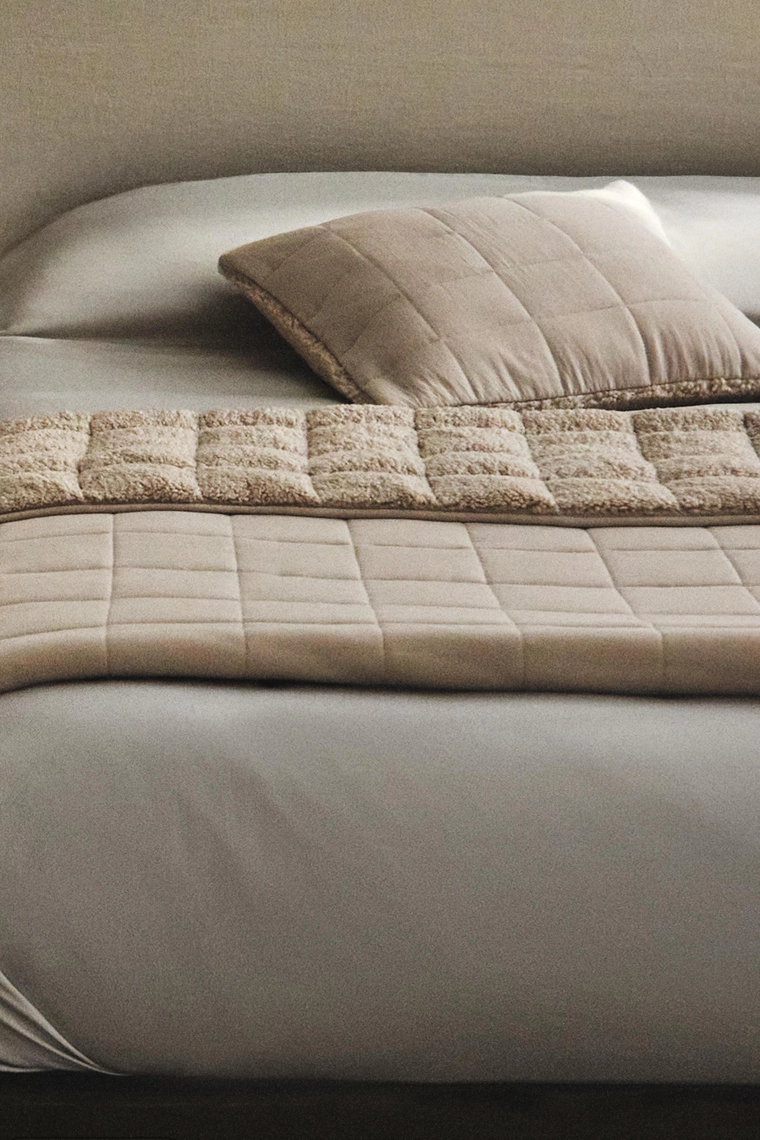 Реверсивное стеганое одеяло из искусственного меха