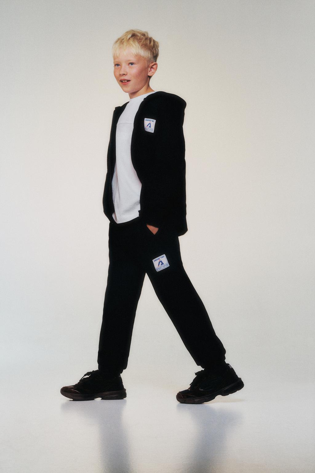 БРЮКИ-ДЖОГГЕРЫ С ЭТИКЕТКОЙ