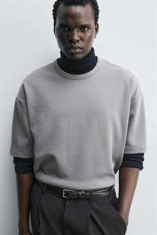 Футболка с контрастной нашивкой- Заказать в России