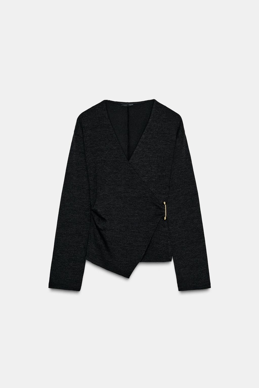 ТОП С БРОШЬЮ СБОКУ