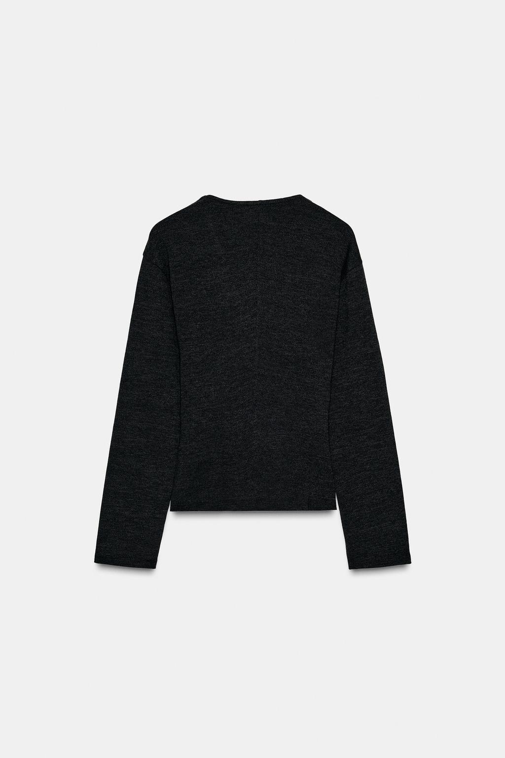 ТОП С БРОШЬЮ СБОКУ