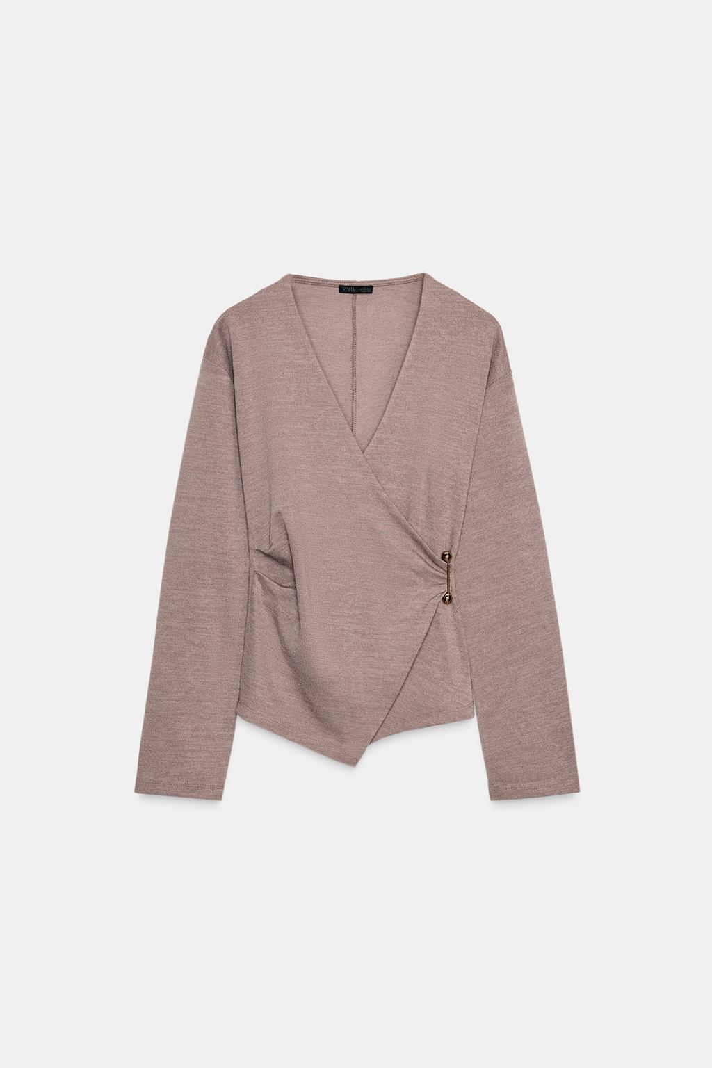 ТОП С БРОШЬЮ СБОКУ