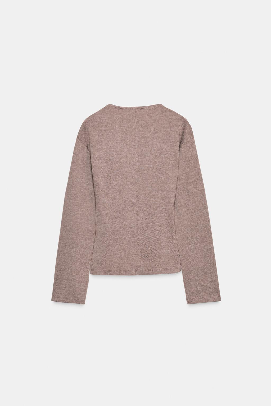 ТОП С БРОШЬЮ СБОКУ