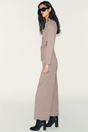 Топ с брошью сбоку