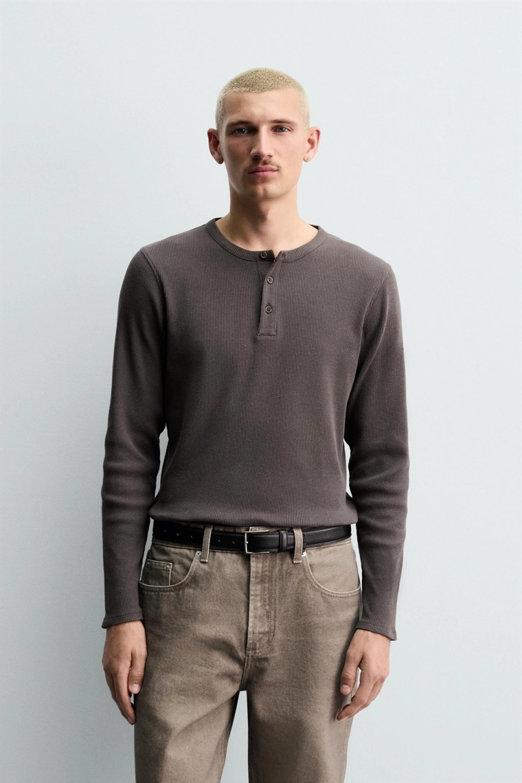 Футболка с воротником-стойкой из хлопка и конопли