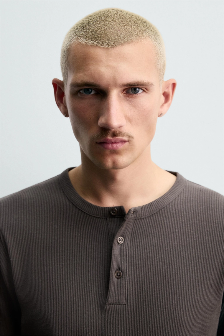 Футболка с воротником-стойкой из хлопка и конопли