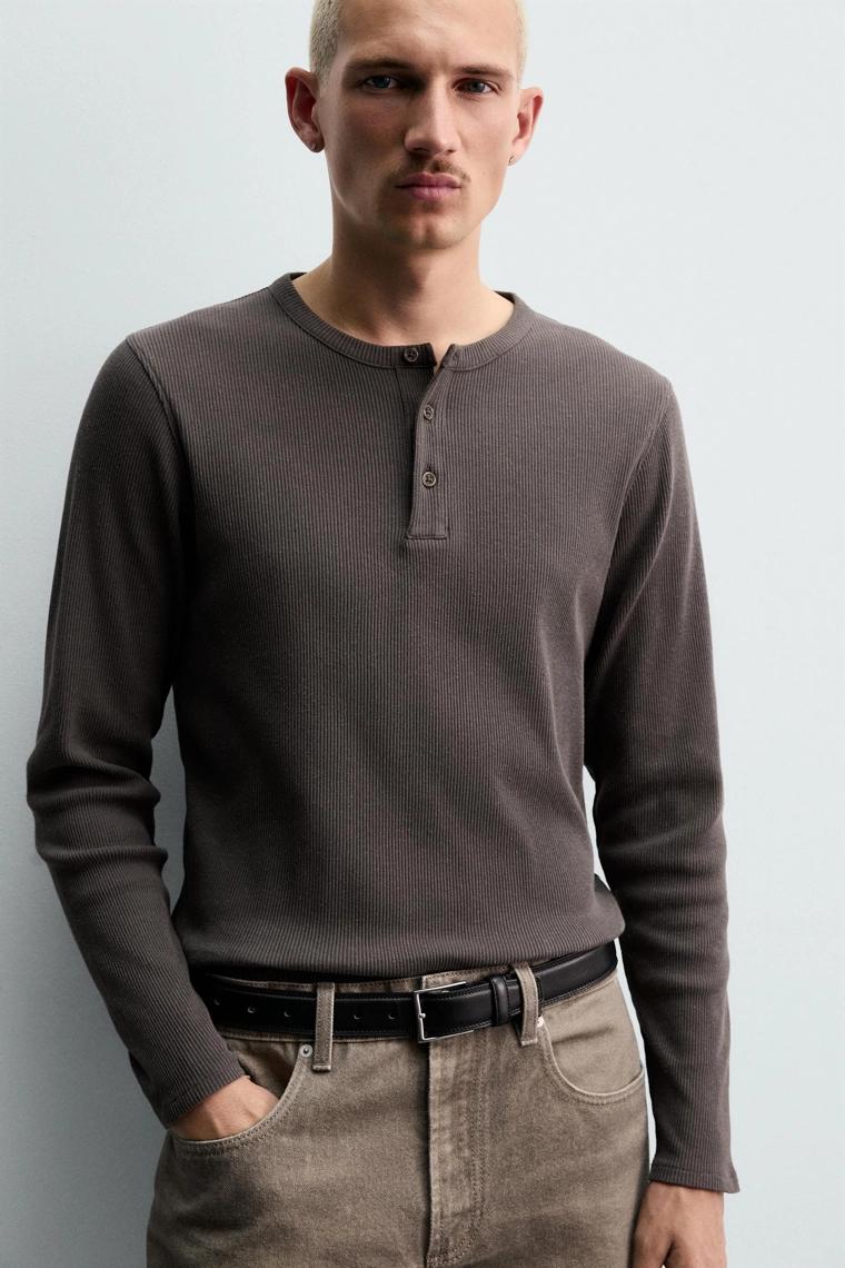 Футболка с воротником-стойкой из хлопка и конопли