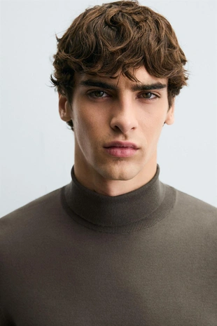 Базовый джемпер с высоким воротником- Заказать в России