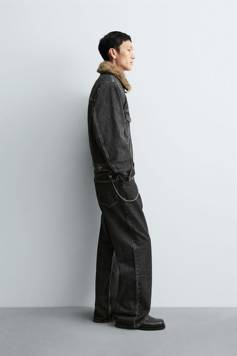 Джинсовая куртка с воротником из искусственного меха