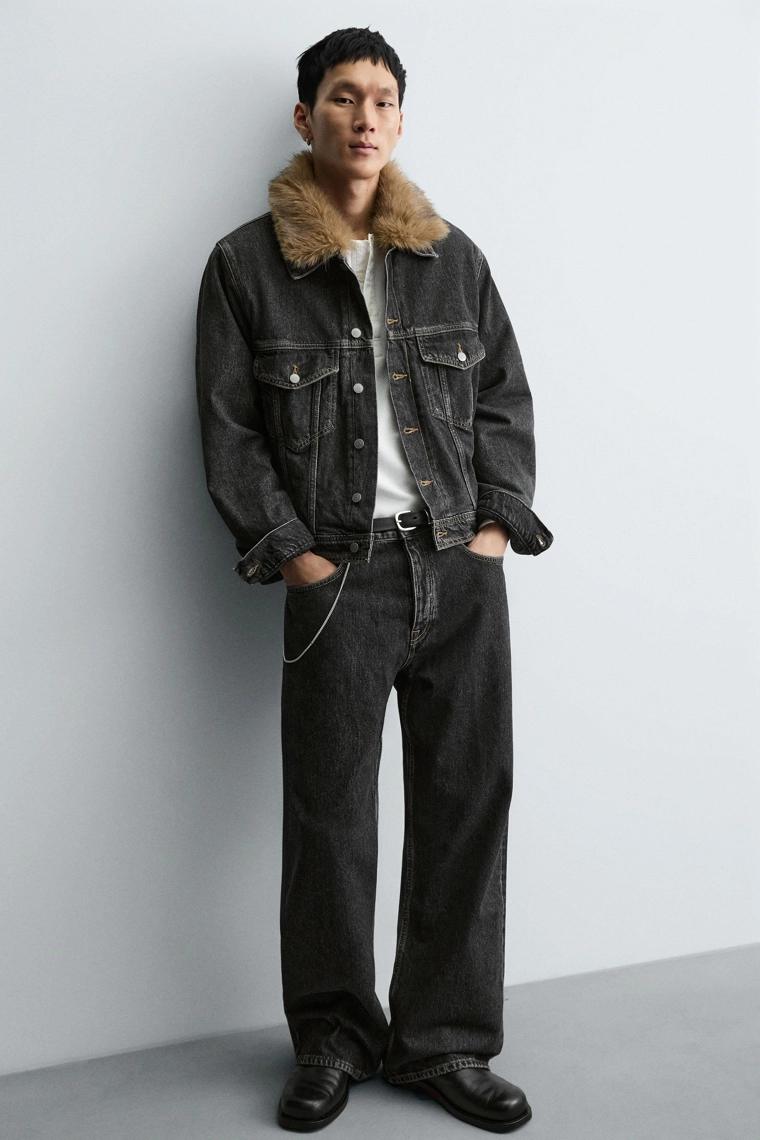 Джинсовая куртка с воротником из искусственного меха