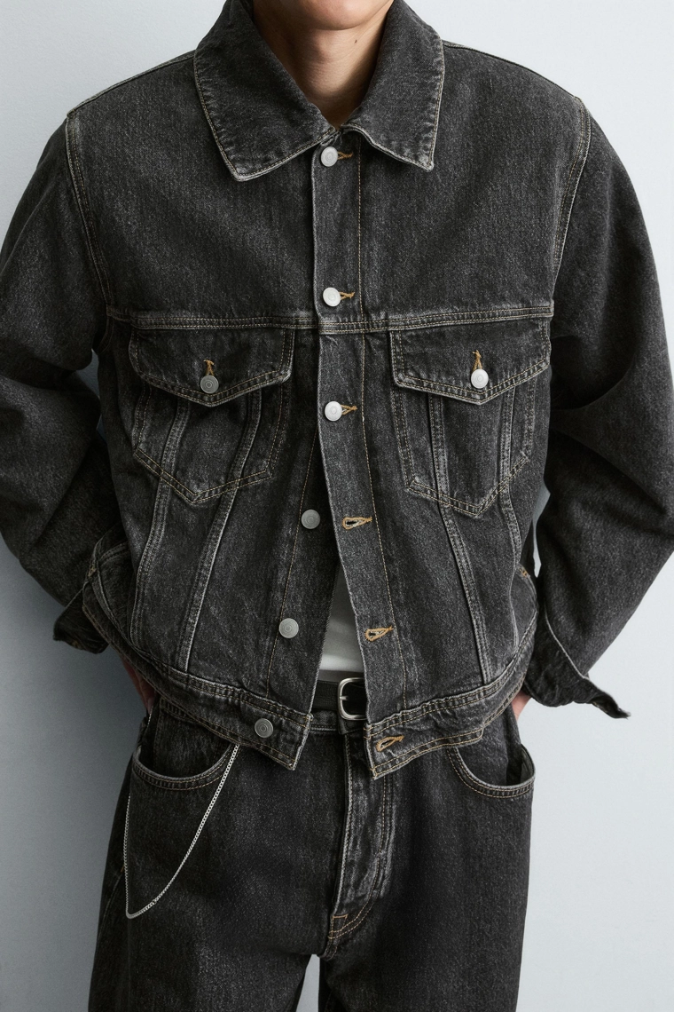 Джинсовая куртка с воротником из искусственного меха