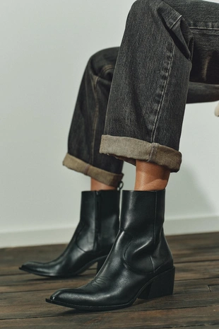Купить Zara Кожаные ботильоны в ковбойском стиле с декоративной строчкой