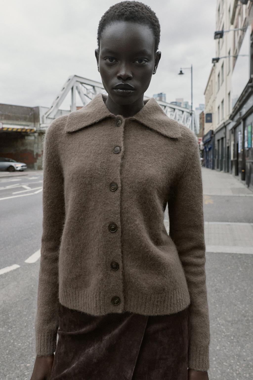 ВЯЗАНЫЙ ЖАКЕТ С ЛАЦКАНАМИ И ЭФФЕКТОМ МЕХА