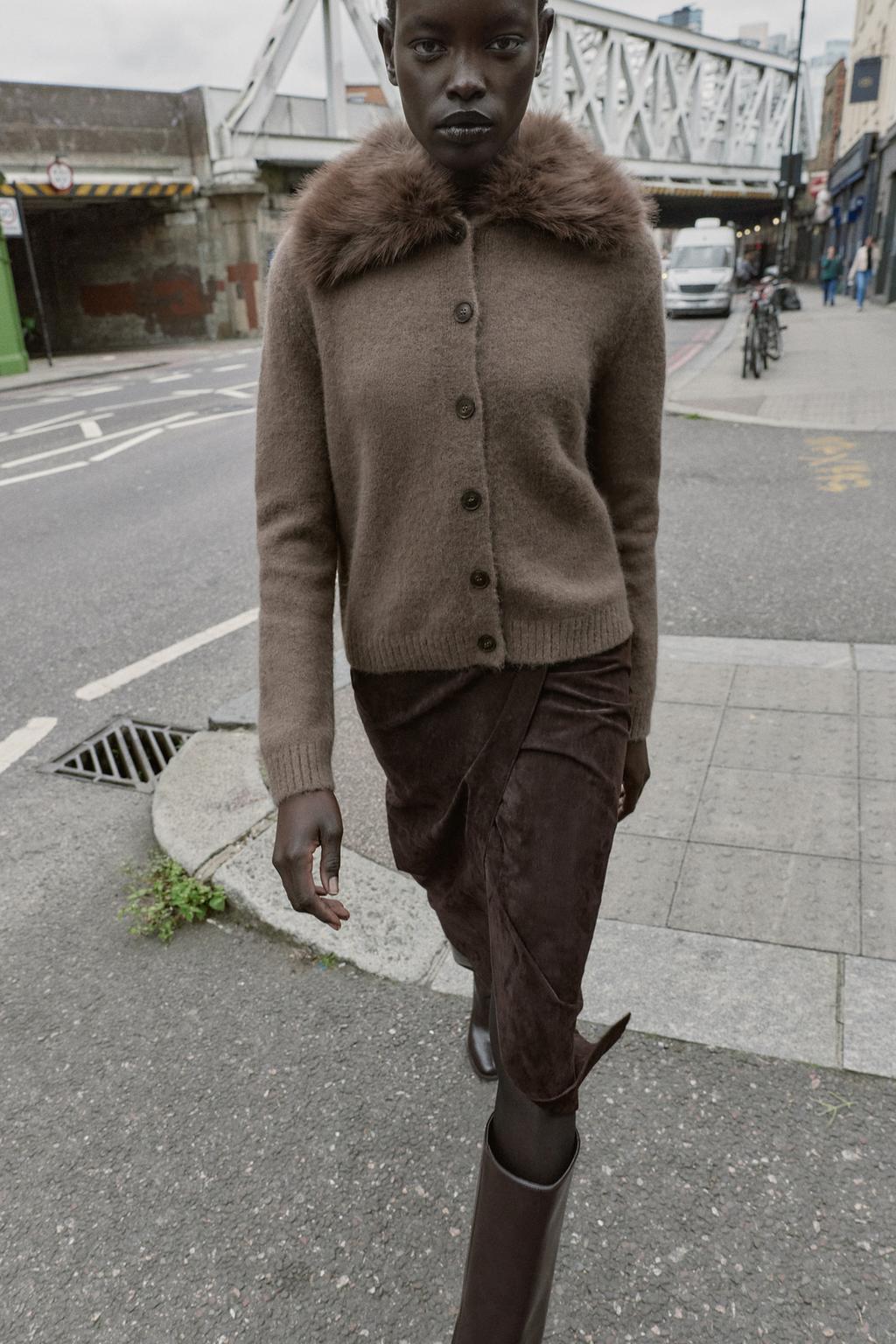 ВЯЗАНЫЙ ЖАКЕТ С ЛАЦКАНАМИ И ЭФФЕКТОМ МЕХА