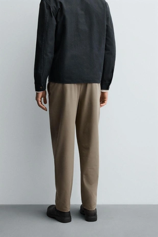 Брюки из рельефной ткани комфортного кроя- Заказать в России