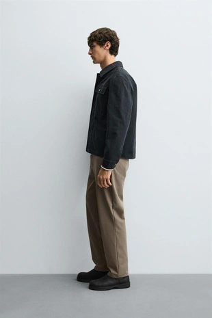 Брюки из рельефной ткани комфортного кроя- Заказать в России