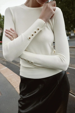 Базовый однотонный свитер