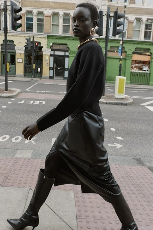 Black | 3920/890/800 - Zara Джемпер вязаный с бусинами на воротнике