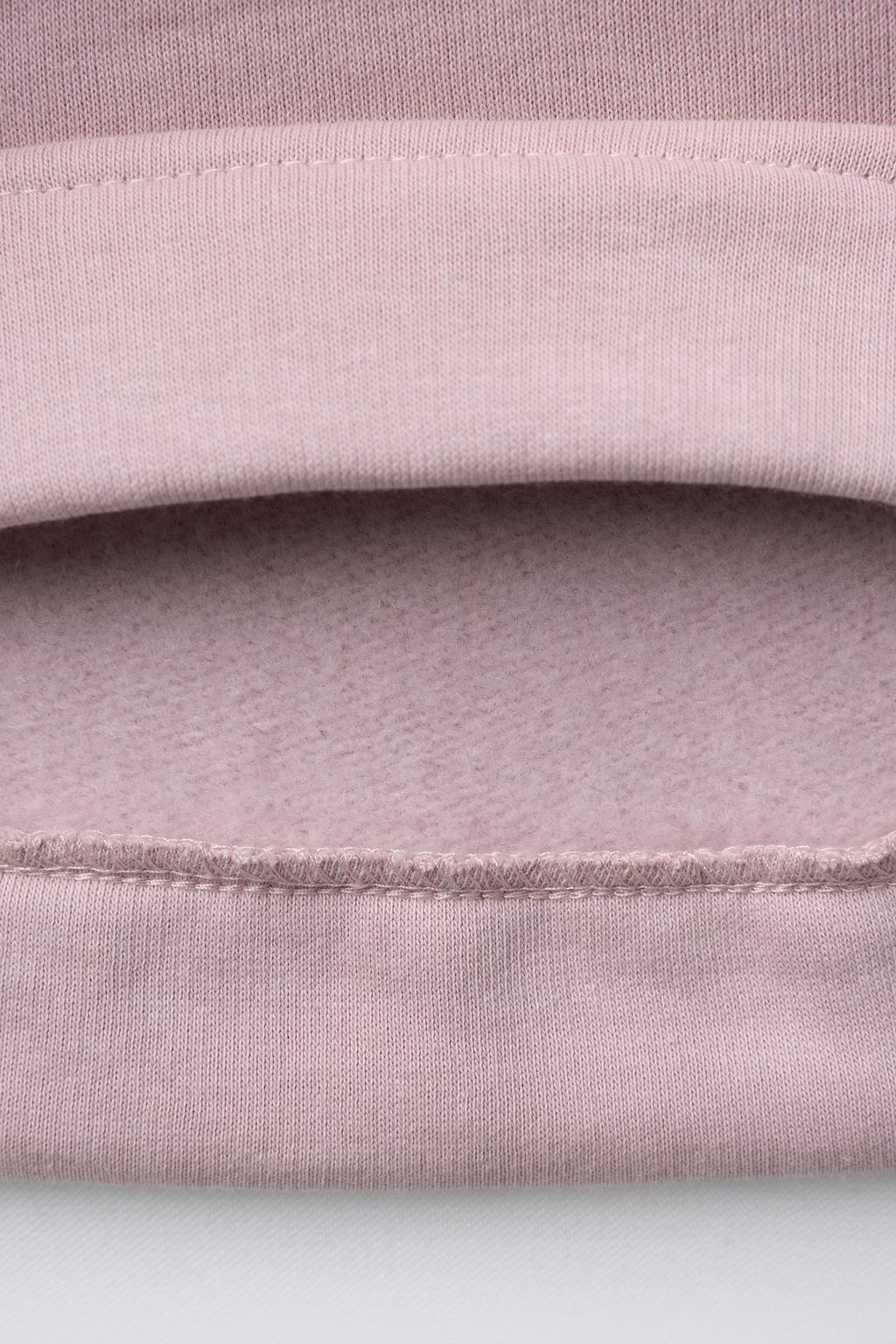 ОДНОТОННАЯ ТОЛСТОВКА С ЭТИКЕТКОЙ