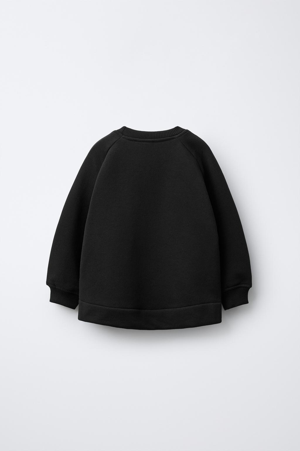 ОДНОТОННАЯ ТОЛСТОВКА С ЭТИКЕТКОЙ