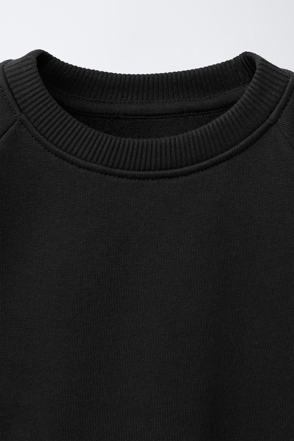 ОДНОТОННАЯ ТОЛСТОВКА С ЭТИКЕТКОЙ